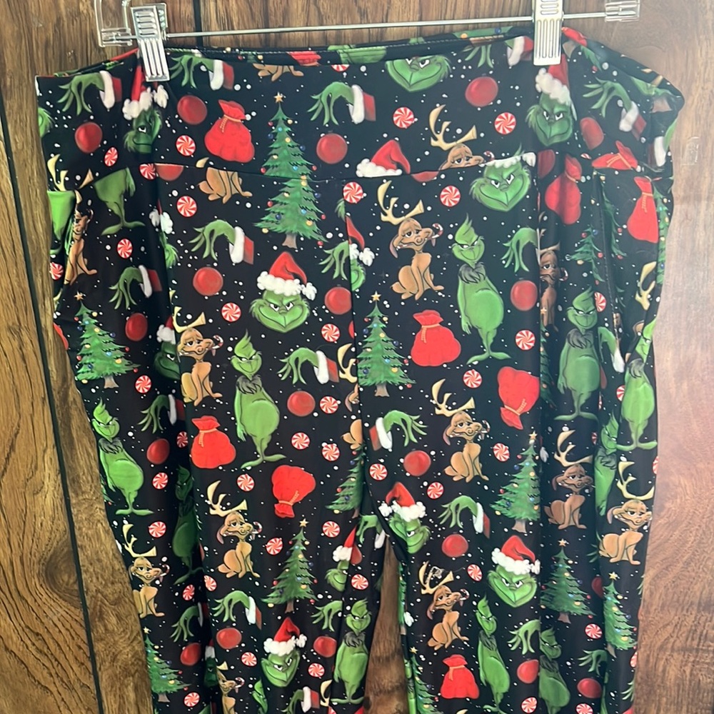 NWOT The Grinch TC Leggings
